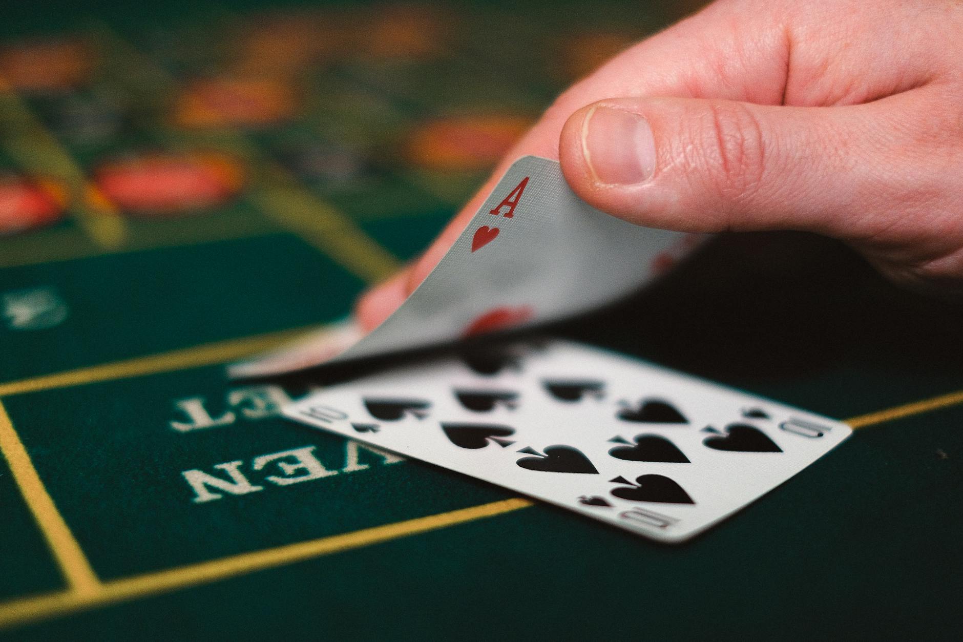Minh họa bài cứng và bài mềm trong blackjack