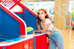 Giao diện game bắn cá phong cách đại dương với nhiều sinh vật biển và hiệu ứng mượt