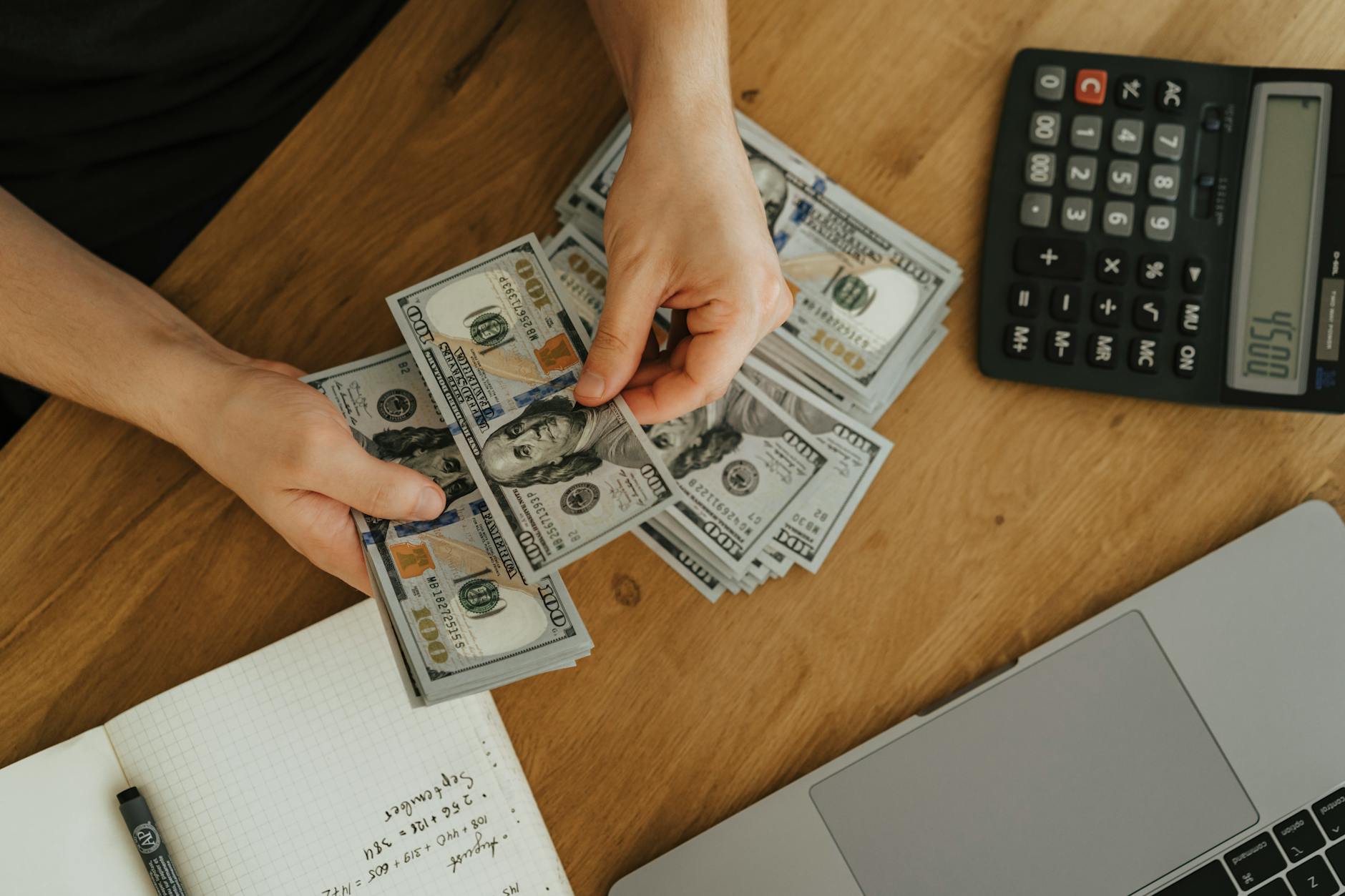 Người chơi ghi chú và quản lý vốn khi cược tài xỉu